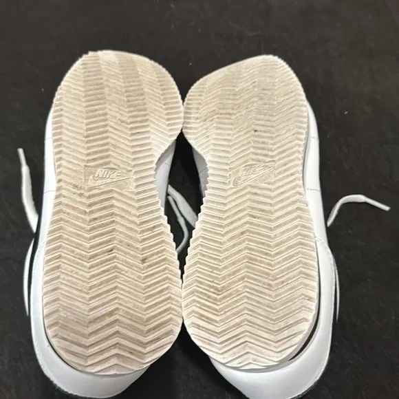 Nike Cortez Black and White leather. Men's 8; Women's 9.5. EUC - Picture 9 of 10